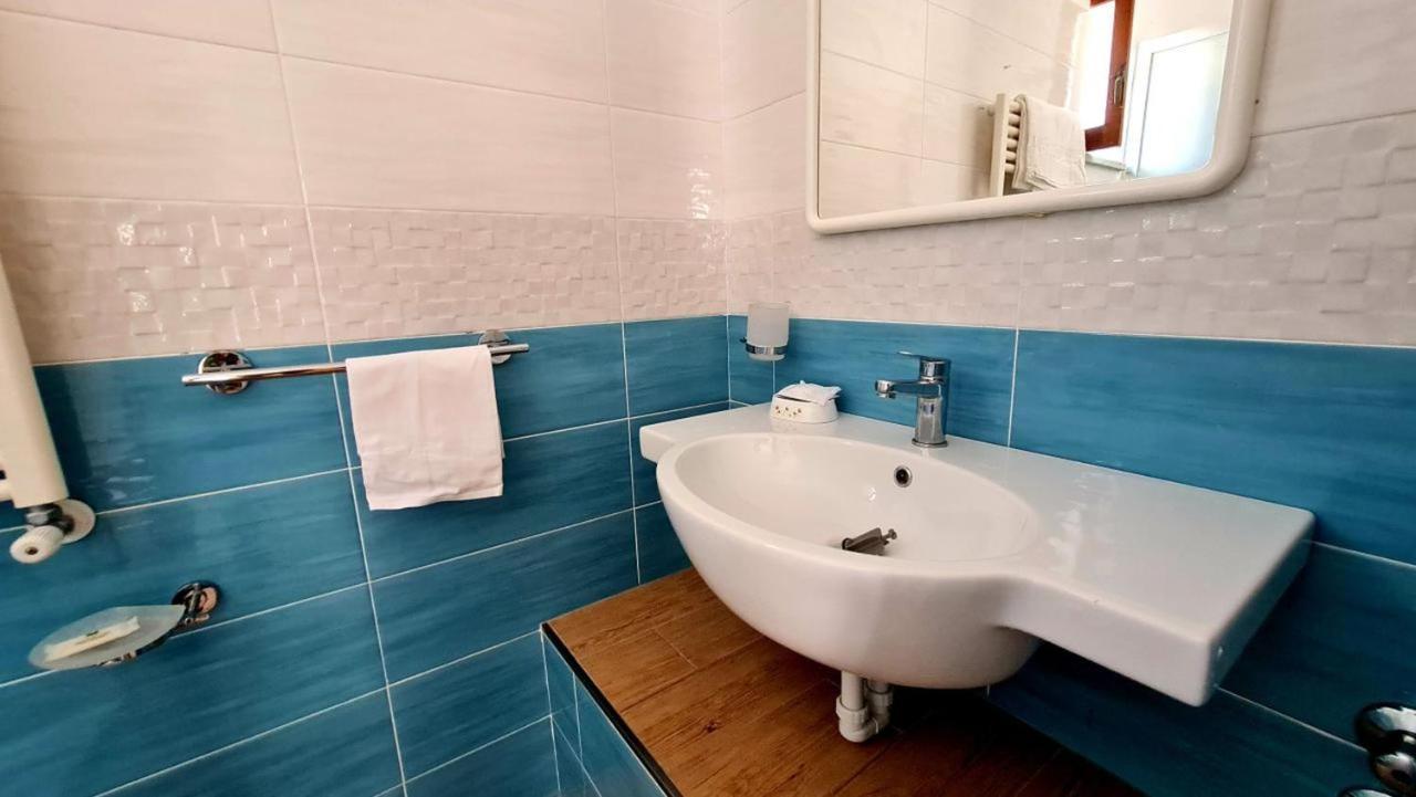 Single Room Private Bathroom