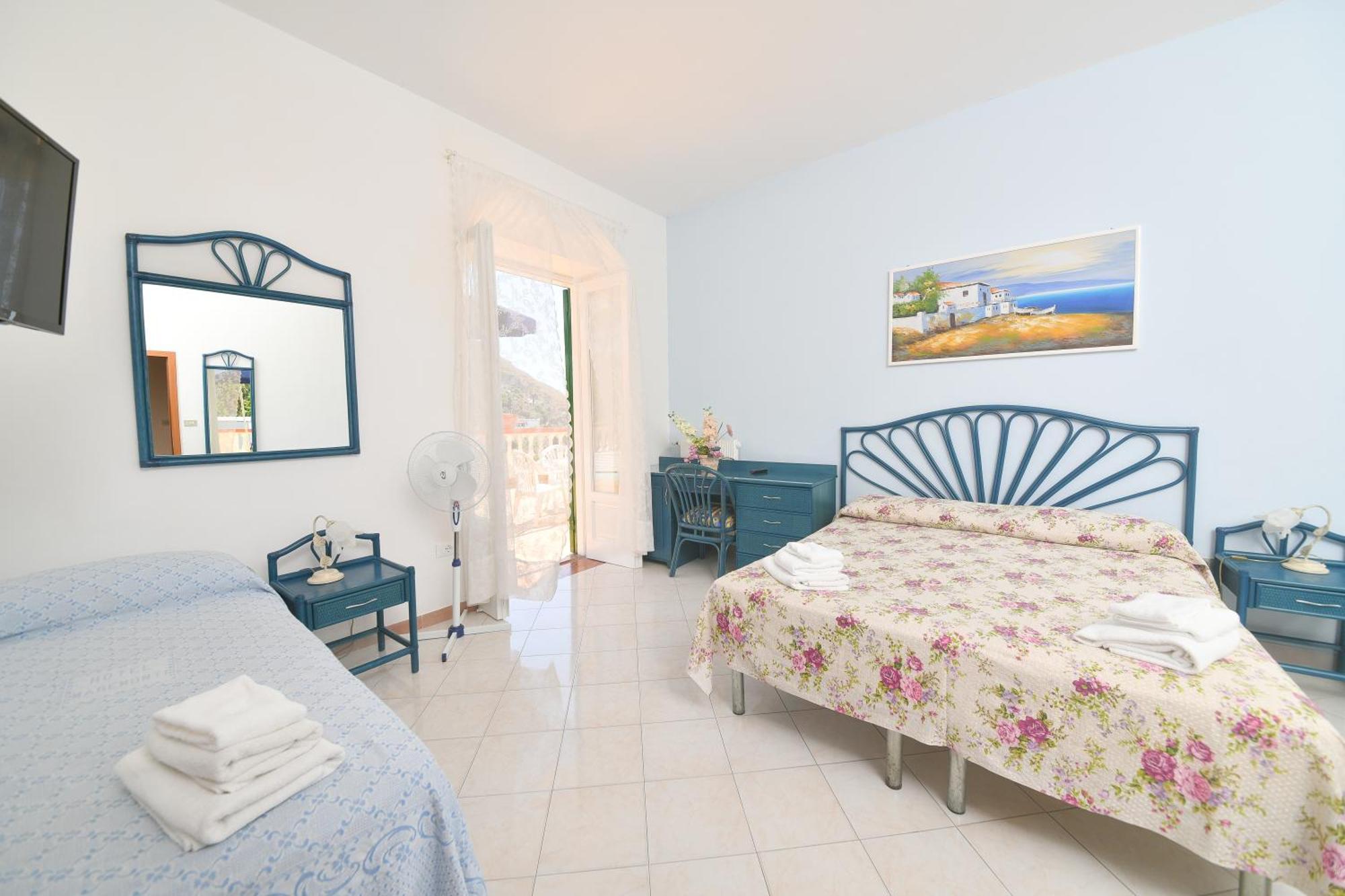 Family Room,1589555022:JPEG