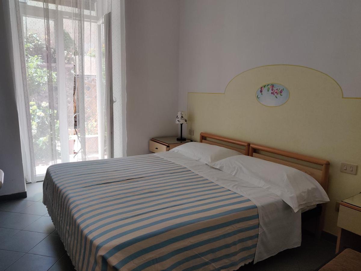 Economy Double or Twin Room,1246070212:JPEG