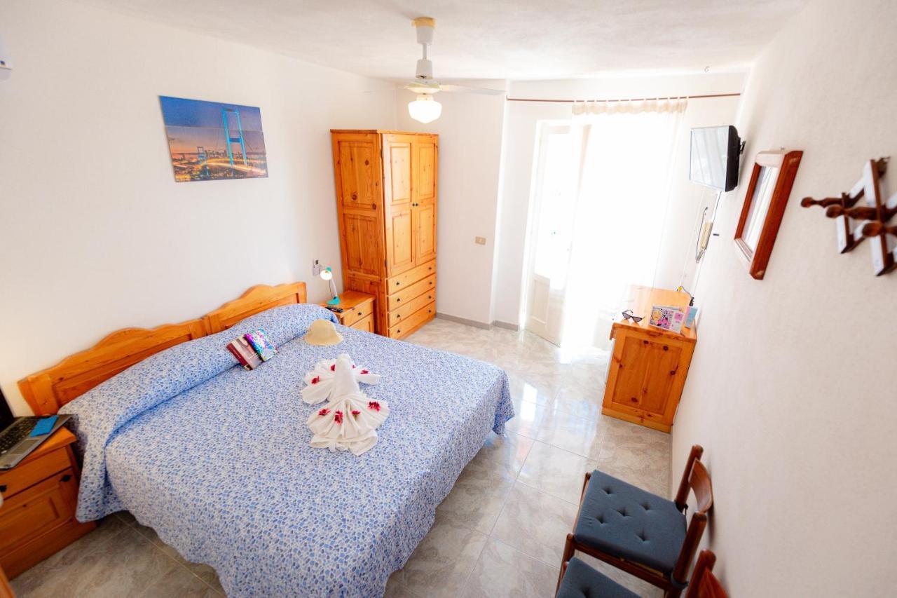 Double or Twin Room,1257377959:JPEG