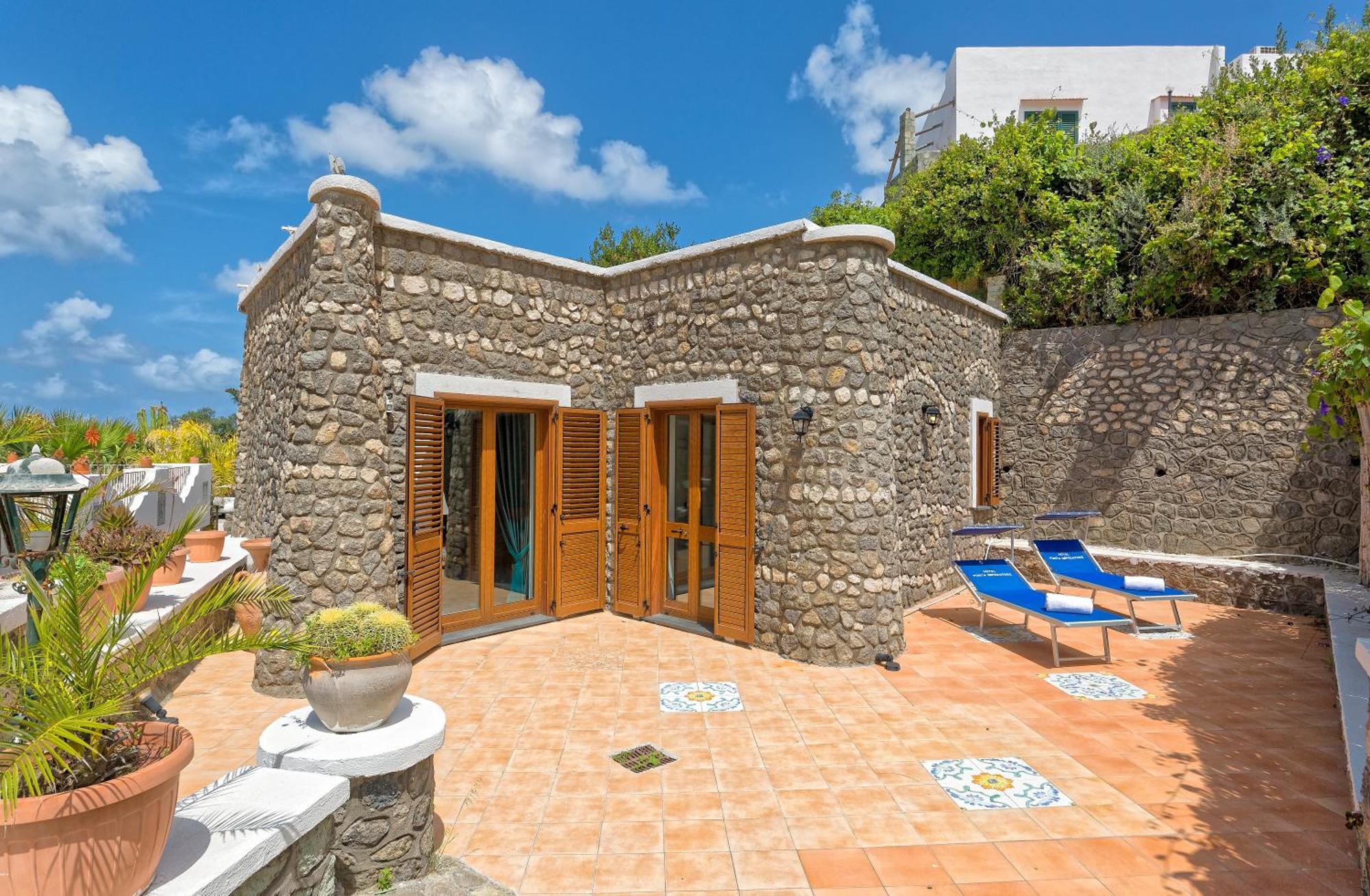 Deluxe Double or Twin Room with Sea View,1274701900:JPEG