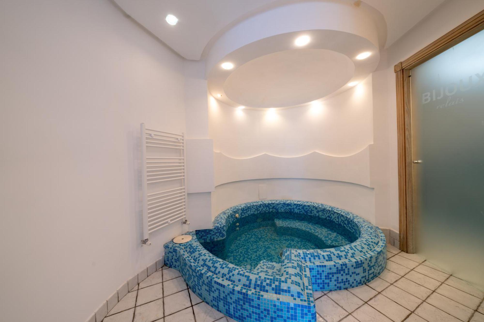 King Room Spa Bath
