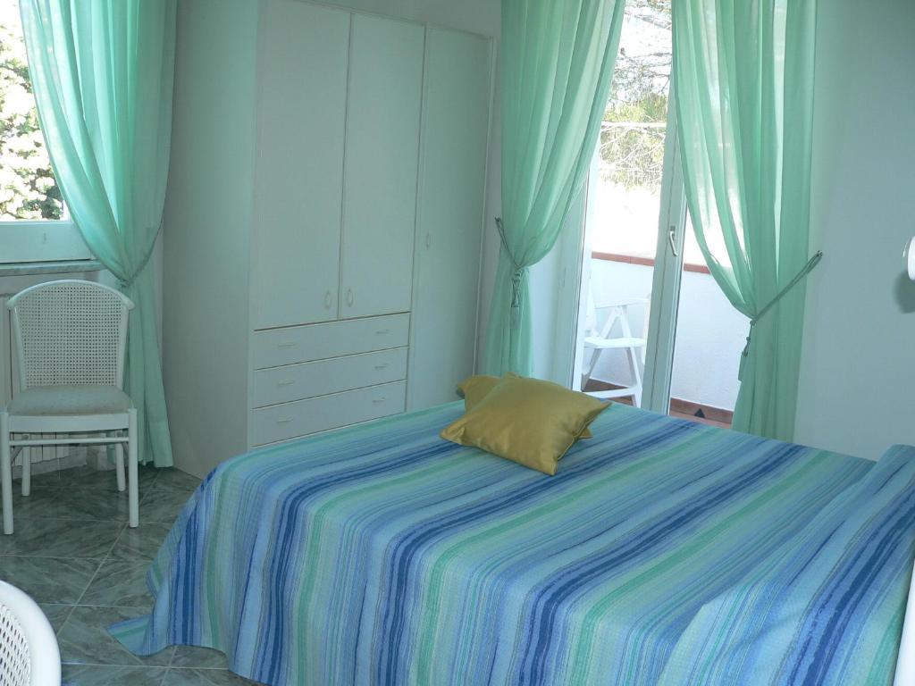 Camera Familiare con Balcone e Vista Mare