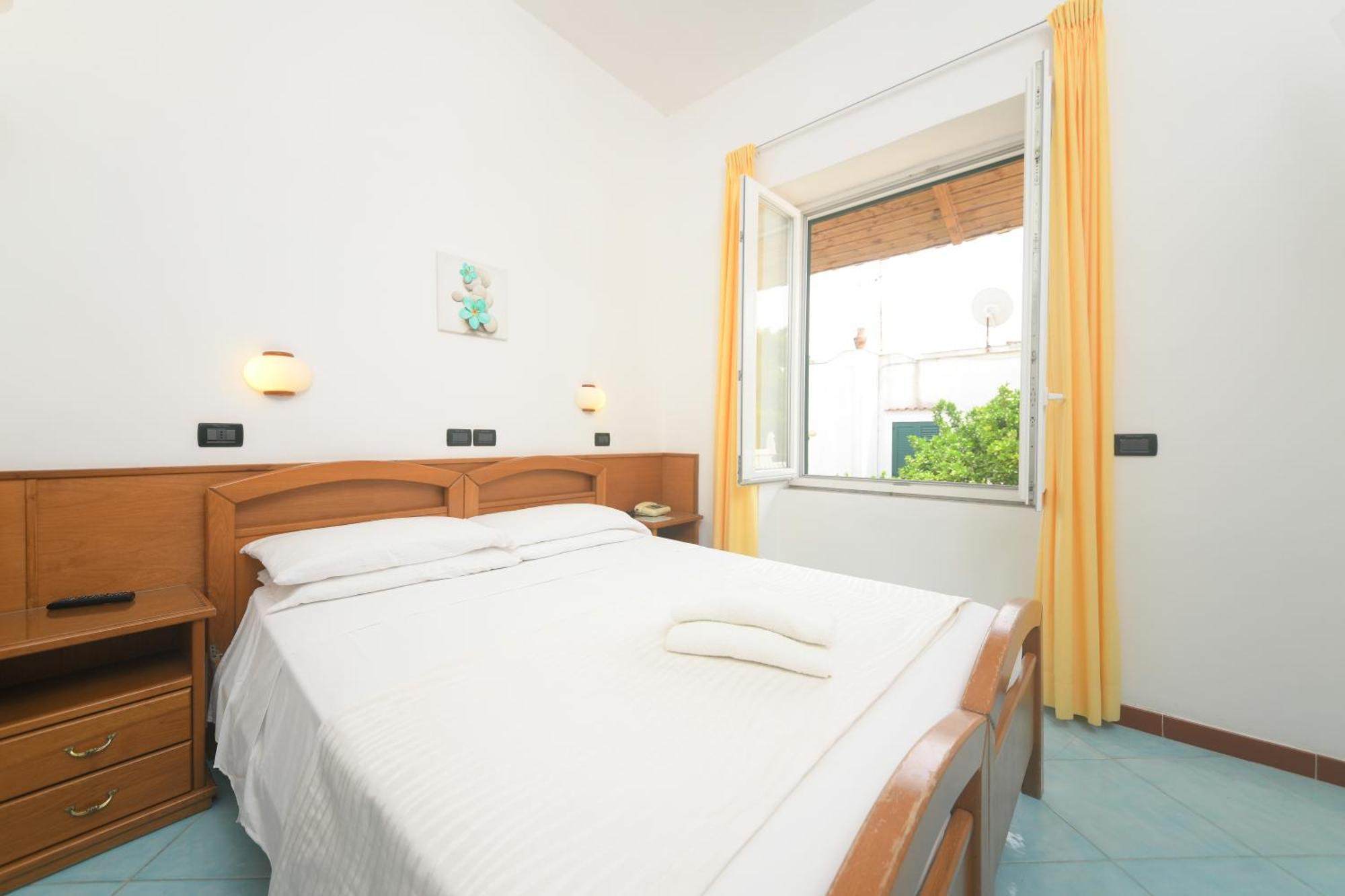 Economy Double Room,1758364199:JPEG