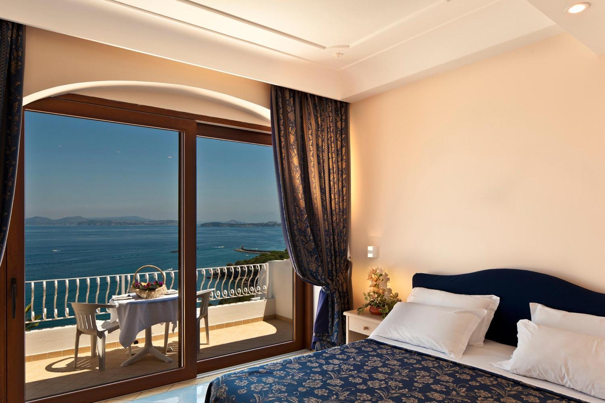 Deluxe Double or Twin Room Sea View,425927169:JPEG