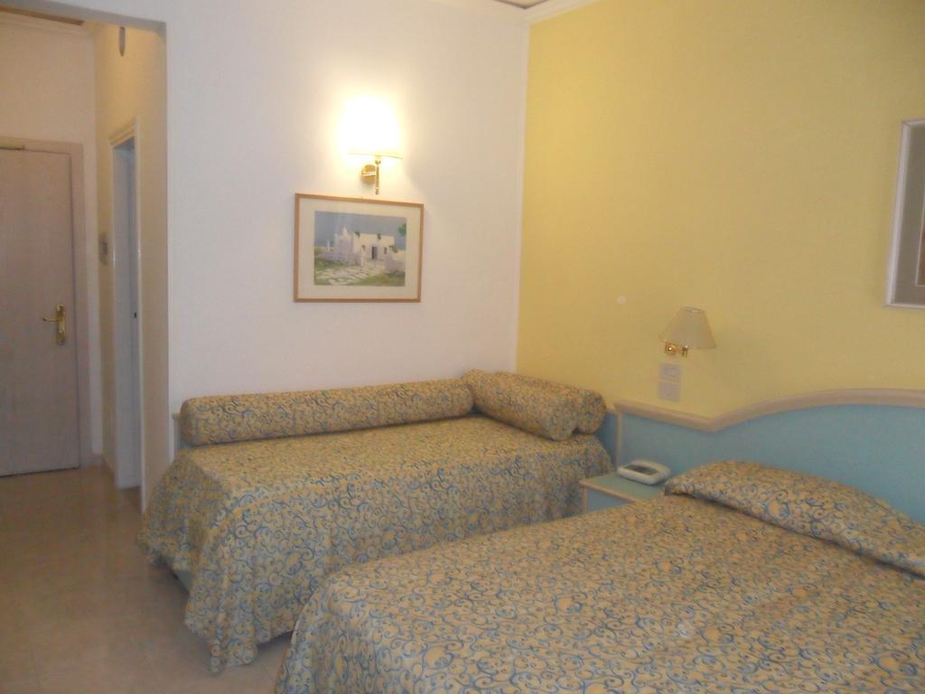 Standard Double or Twin Room,250631625:JPEG