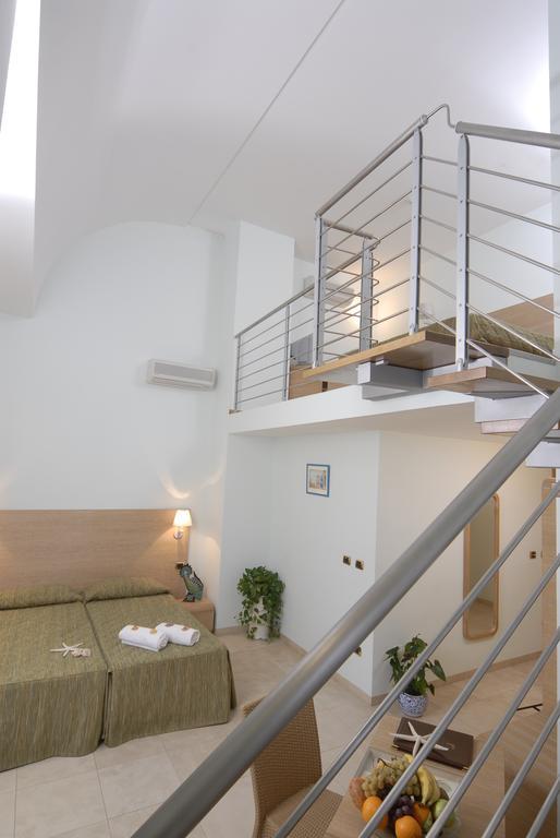 Deluxe Double Room with Balcony and Sea View,693017247:JPEG