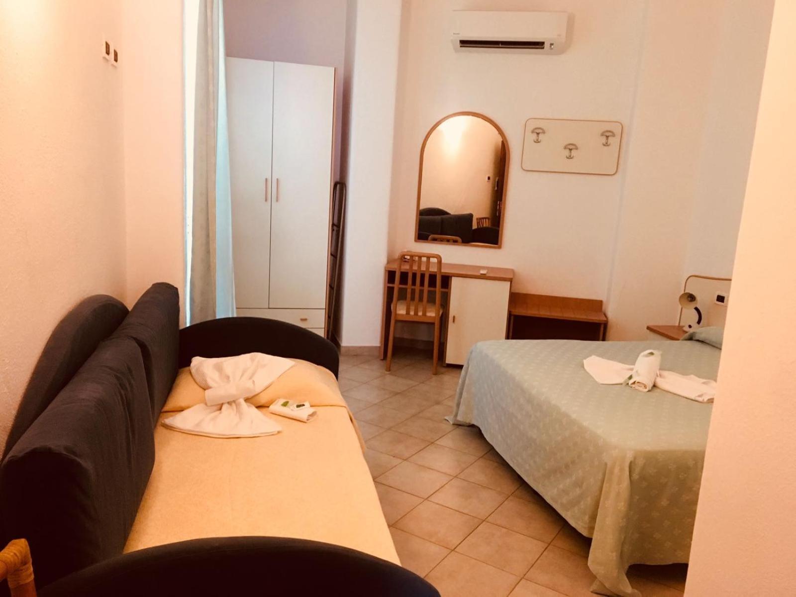 Standard Triple Room with Sea View,664857555:JPEG
