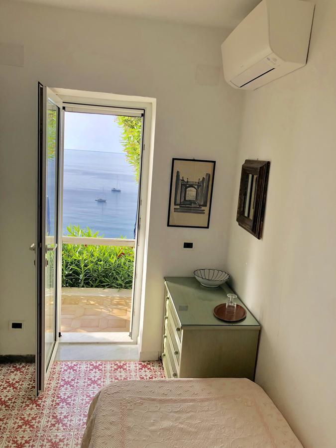 Camera Singola con Terrazza e Vista Mare