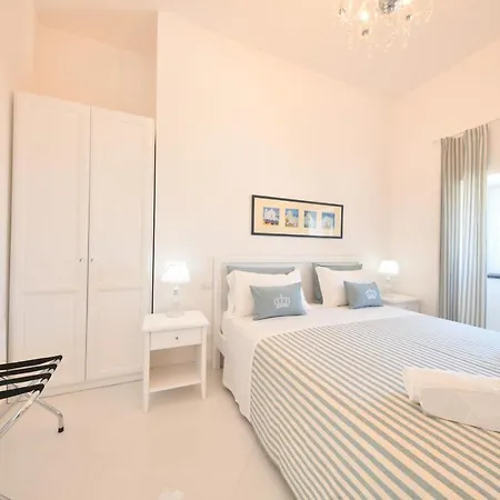 King Suite - Luxury Rooms-3