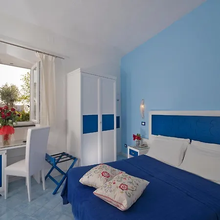 Room In Bb - Ischia-Forio With A Breathtaking View, Above The Poseidon Gardens--2