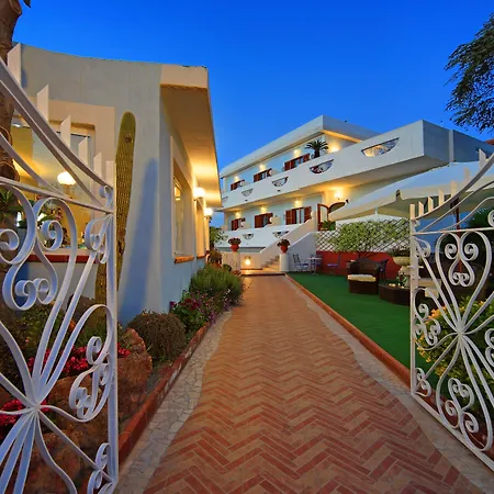 Iris Hotel-3